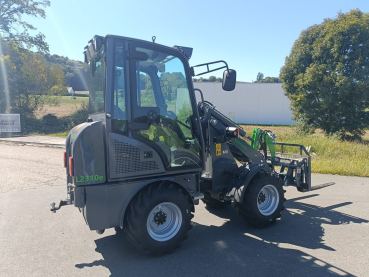 Elektro Hoflader 2110e und 2310e mit Schaufel